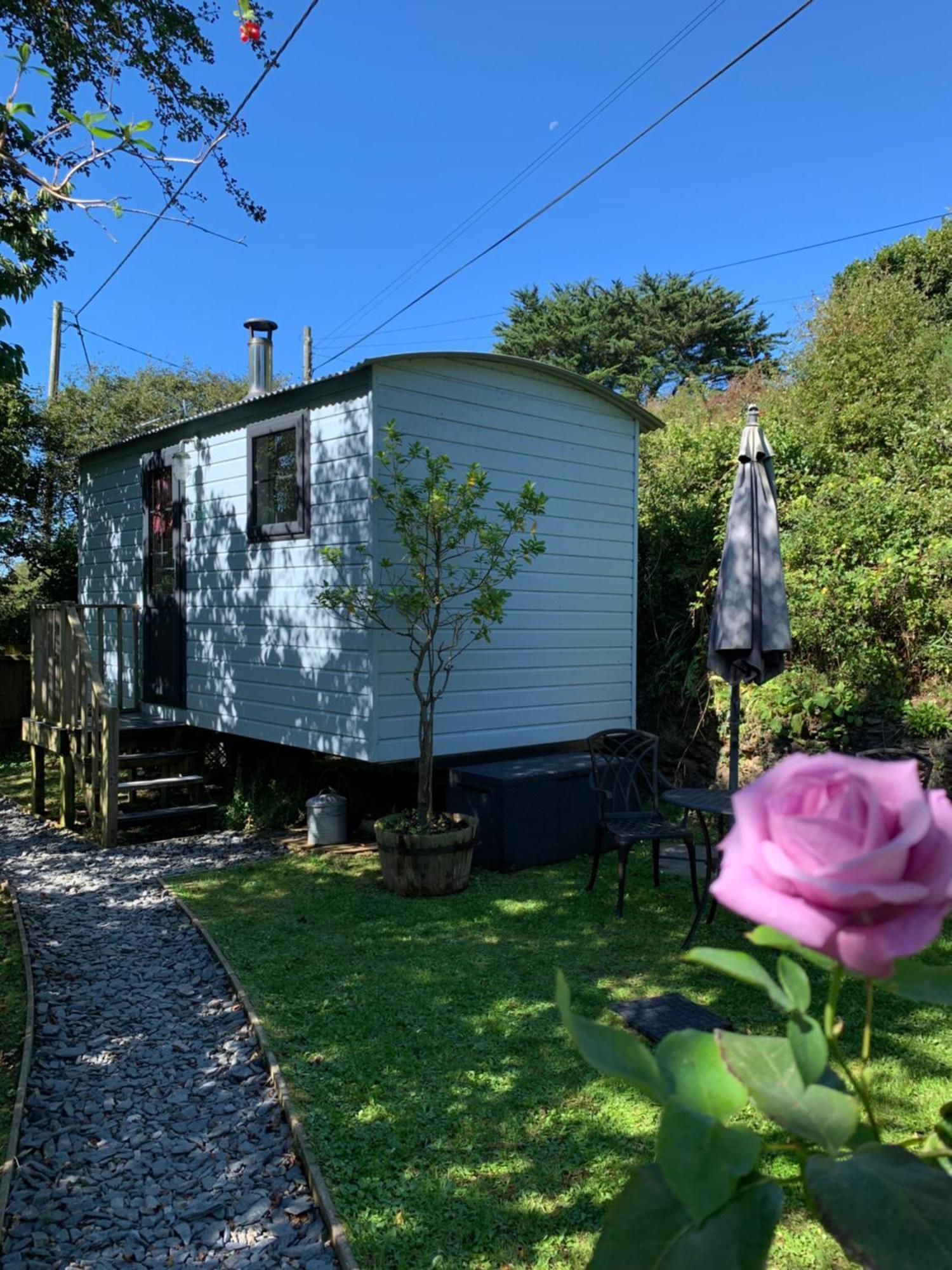 Tides Reach, Deluxe Shepherds Hut 1, 100M From The Beach St Merryn Exterior foto