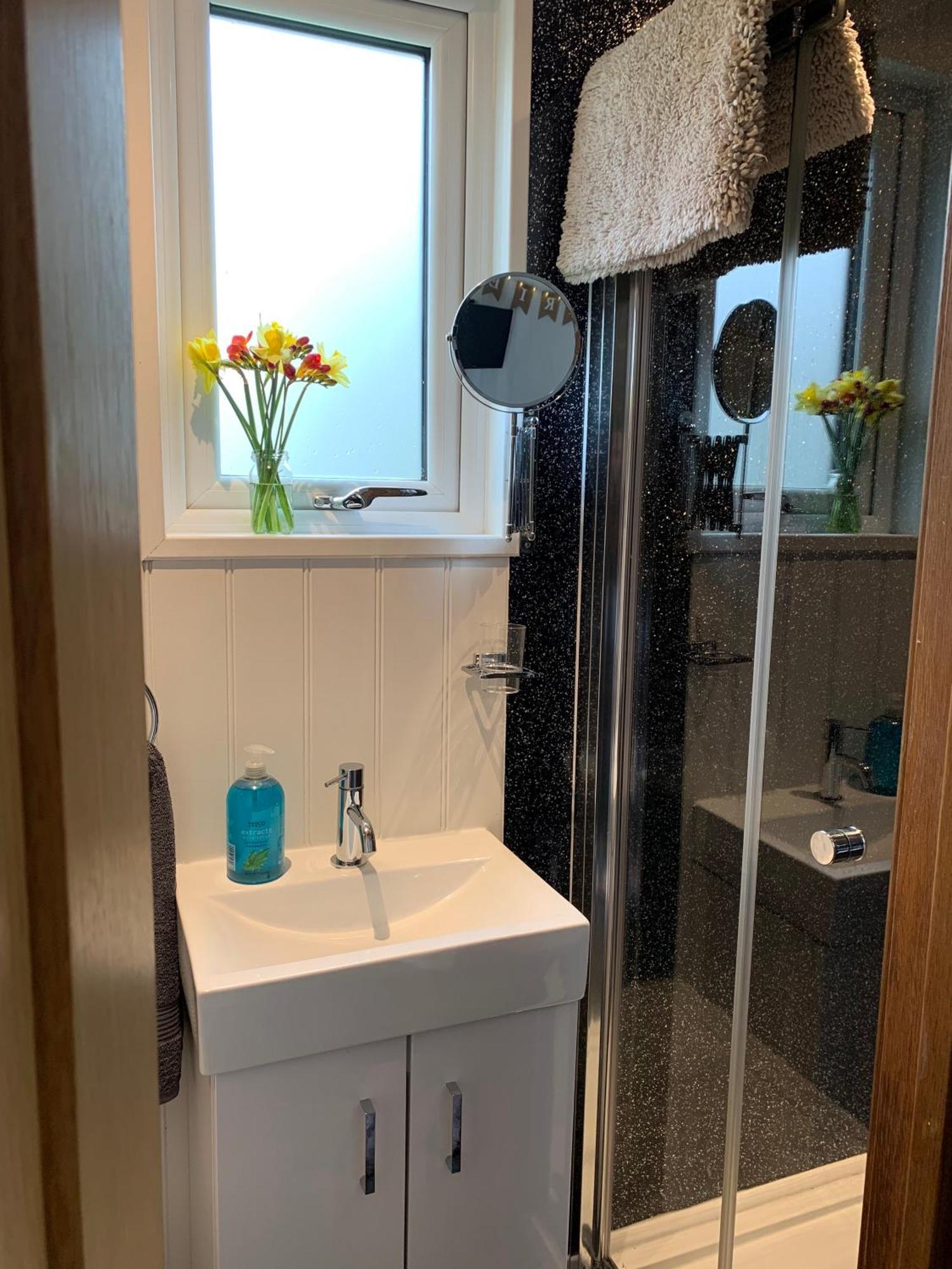 Tides Reach, Deluxe Shepherds Hut 1, 100M From The Beach St Merryn Exterior foto